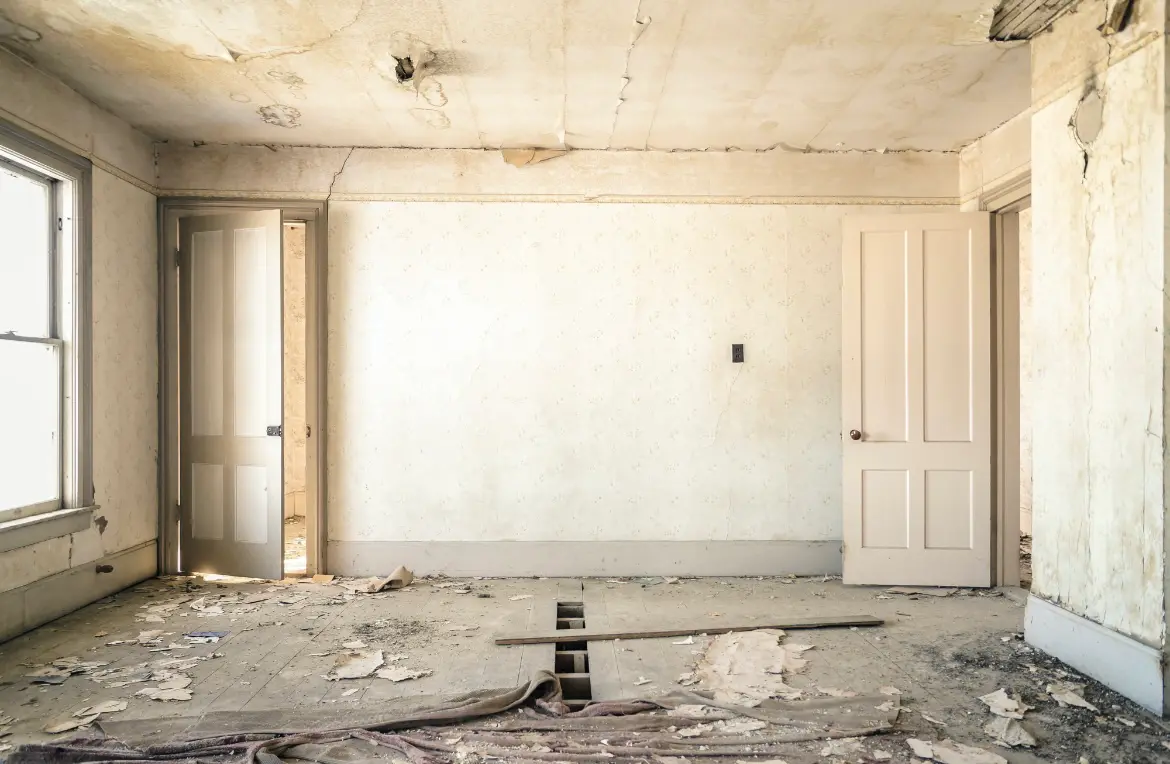 Waste disposal crew managing a cleanout project in Saxon